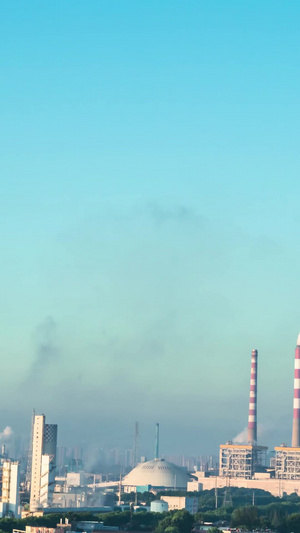实拍化工厂污染排放空气污染延时摄影大烟囱排放废气10秒视频