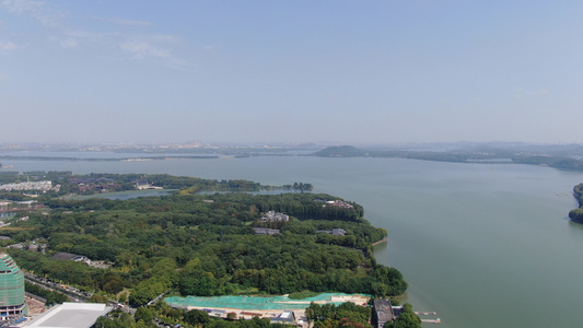 4K航拍湖北武汉东湖公园视频