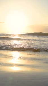 海浪中的日出自然风光视频