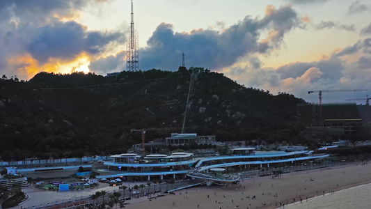 夕阳下的城市阳台视频