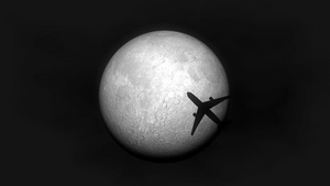 飞机在月亮周光夜晚飞翔14秒视频
