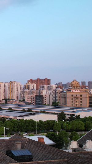 航拍城市蓝天白云天空古建筑群商业街钟楼街景素材商业街素材77秒视频