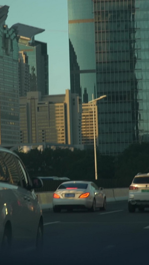 上海高架桥上的交通实拍8秒视频