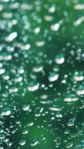 唯美下雨天雨滴玻璃上的水珠视频