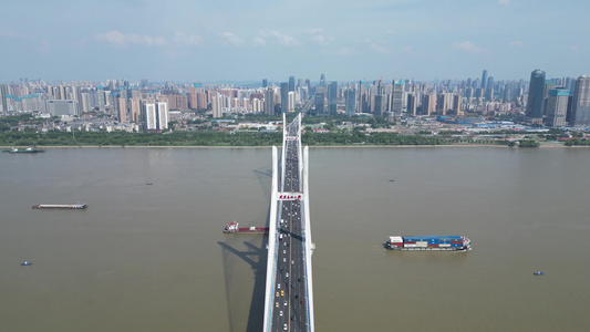 航拍城市跨江桥梁视频