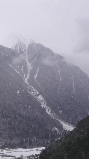 雪山村庄延时视频美丽风景8秒视频