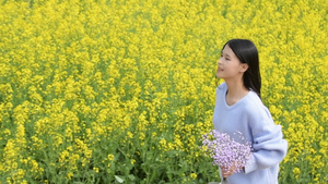 1080升格有花海里奔跑的少女16秒视频