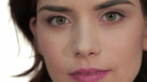 近距离近视女性眼部和完美健康脸皮的肖像9秒视频