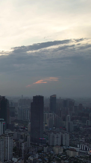 航拍城市夕阳晚霞落日天空高楼天际线商务区街景素材天空素材58秒视频