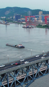 航拍交通铁路大桥南京长江大桥高铁火车相会行驶双层大桥视频