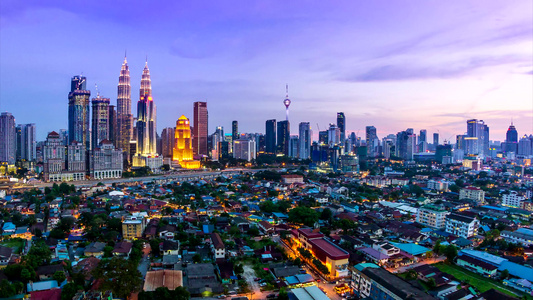 Malaysia时间过长泛射的夜晚城市景色视频
