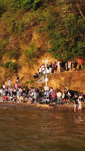 云南昆明海晏村日落休闲美女帅哥暑期旅行视频