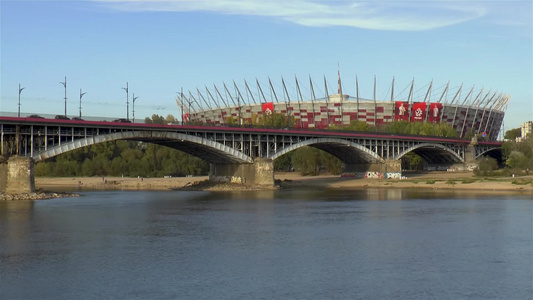 横穿面膜河的波兰州瓦沃市国家体育场视频