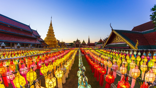 泰国南奔的Hariphunchai寺和许多灯笼装饰视频