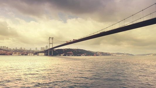 位于伊斯坦布尔的两个大陆亚西亚与欧洲之间的连接视频