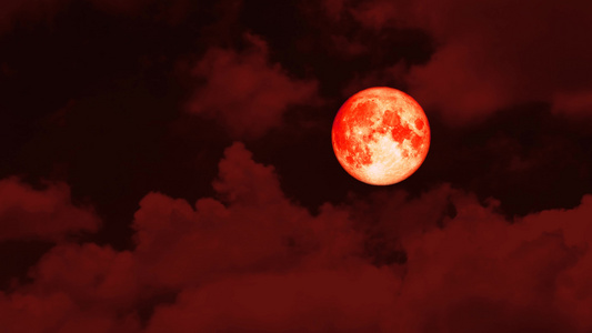红月在夜空升起红云在万圣节传来视频