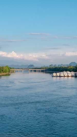桂林漓江大桥上漓江两岸风光延时风景延时10秒视频