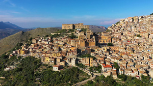 卡卡莫西西里岛有诺曼城堡的中世纪意大利城市在西西里25秒视频