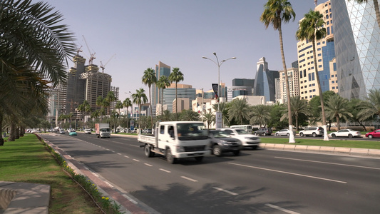 卡塔尔道哈玉米地的交通量视频