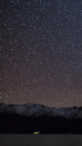 湖泊雪山星空银河延时湖泊星空视频