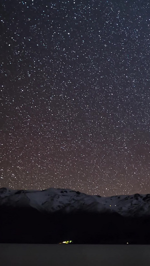 湖泊雪山星空银河延时湖泊星空15秒视频