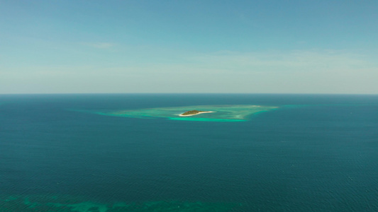 带沙滩和蓝海的旅行概念巴拉巴克古拉旺菲利平斯视频