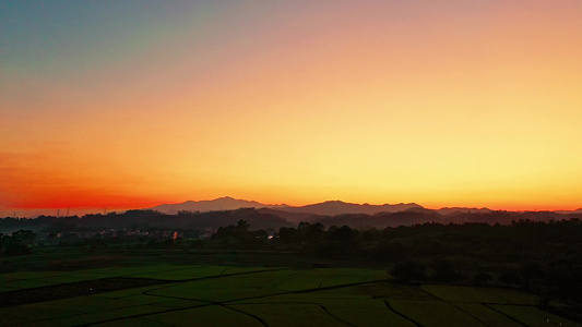 夕阳下的田园风光视频