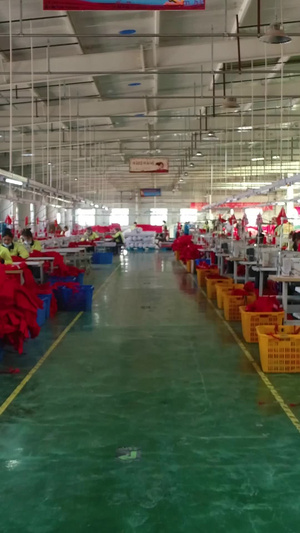 新疆制衣厂工人工作航拍新疆棉46秒视频