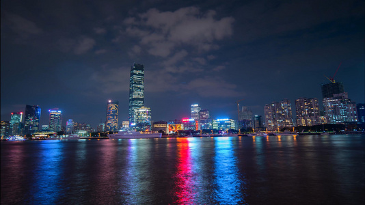 8k上海北外滩城市灯光大楼夜景延时黄浦江摄影[慢动作]视频