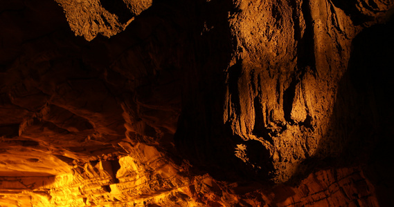山洞中的岩石洞穴视频