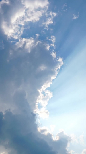 实拍太阳从云层中出来丁达尔光线12秒视频