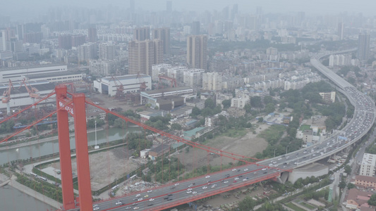 航拍武汉鹦鹉洲长江大桥和周边楼盘视频
