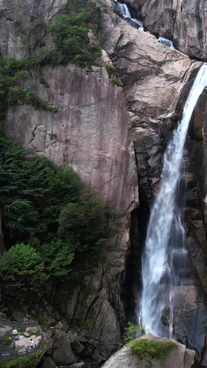 5A洛阳白云山九龙大峡谷景观区白龙瀑布航拍视频国家地质公园43秒视频