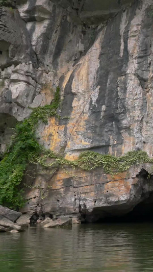 越南游船穿越洞穴实拍娱乐项目27秒视频