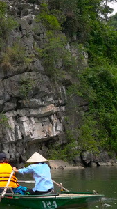 越南游船穿越洞穴实拍vlog视频