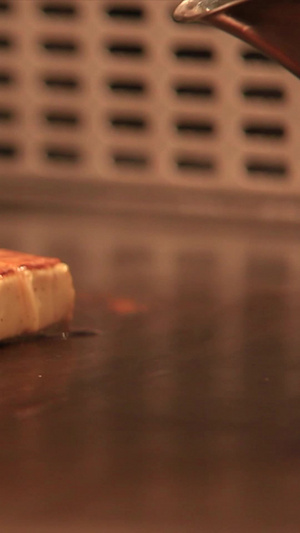 煎豆腐实拍点火煎豆腐45秒视频
