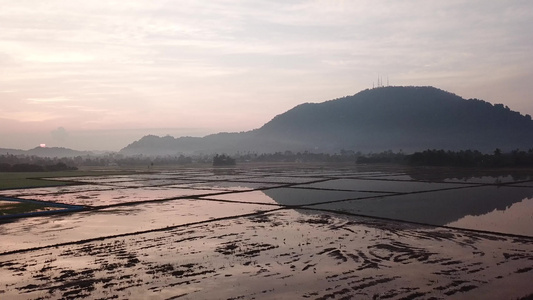 空中滑过山上视频