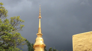 泰国寺庙金佛塔12秒视频