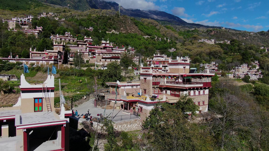 四川丹巴县旅游景点甲居藏寨民居航拍视频视频