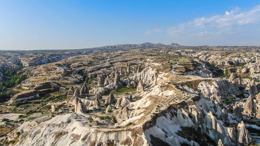 航拍土耳其著名旅游胜地卡帕多西亚地区喀斯特地貌视频