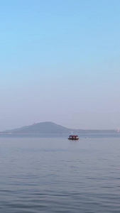 航拍湖北5A级东湖景区游船码头湖景风光素材游船素材视频