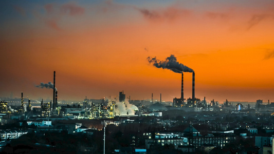 8K实拍化工厂生产制造污染排放夜景延时摄影视频