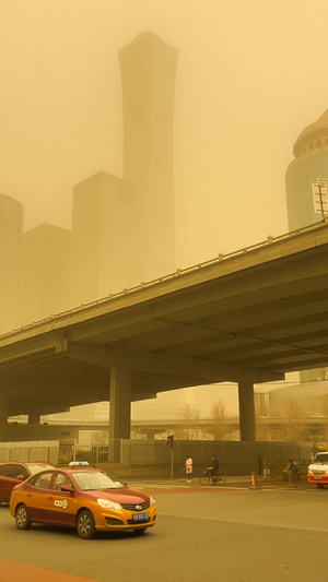 实拍沙尘暴北京国贸中国尊35秒视频