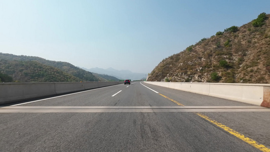 开车第一视角沿途风景 行驶在公路上视频