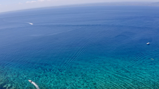 海上游艇飞驰航拍视频