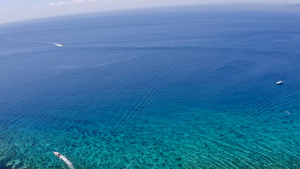 海上游艇飞驰航拍11秒视频