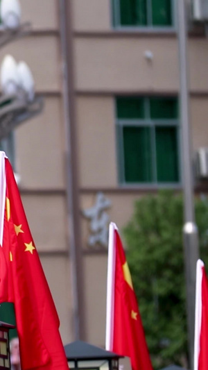 高清实拍单位外围飘扬的国旗国庆节25秒视频