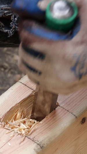 木工手艺人工人刨木头做家具手艺活21秒视频
