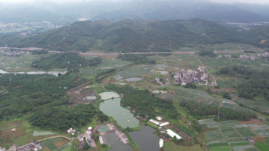 雨雾中的山村视频