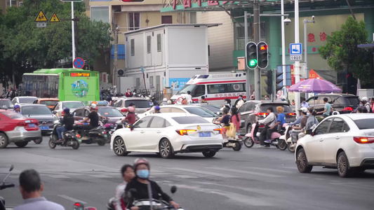 南宁东葛路 繁忙路口视频